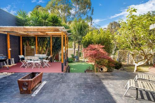 The Panoramic Tree View Home in Melbourne City - Tap to explore photos