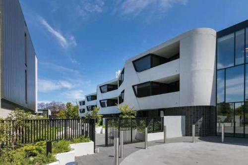 Award winning designer complex – Cantala - Tap to explore photos