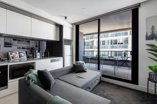 South Yarra resort living w. parking, gym, pool - Tap to explore photos