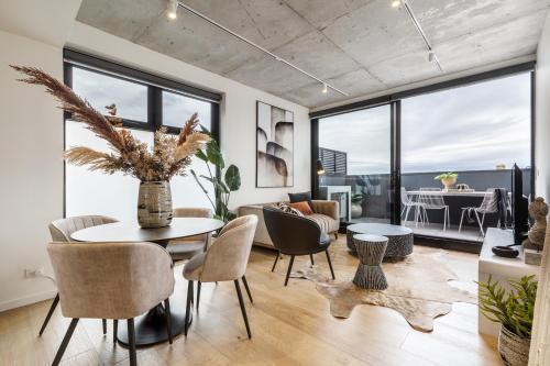 Suave Condo in Trendy PrahranSteps to Greville St - Tap to explore photos