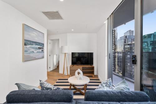 Central Southbank 2BR w Stunning Views and Balcony - Tap to explore photos