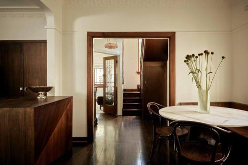 Art Deco Boutique Bespoke Brilliance & Beach&Park - Tap to explore photos