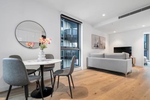 Stunning Bay and Lake Views Apt w Balcony and Wi-Fi - Tap to explore photos