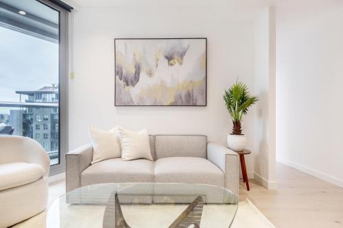 Contemporary CBD Living From Level 23 at West Side - Tap to explore photos