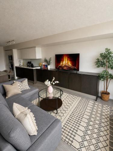Beautiful and Central 3 Bedroom Condo - Tap to explore photos