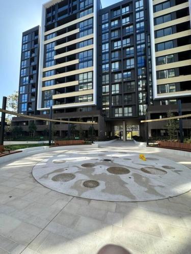 Modern 2BR Oasis - Walk to MQ Uni & Hospital