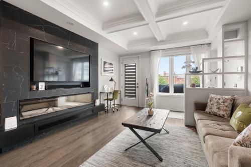 GLOBALSTAY Luxury Townhouse Minutes Away From Waterfront - Tap to explore photos