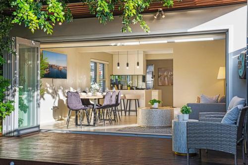 Charming house in Leichhardt - Tap to explore photos