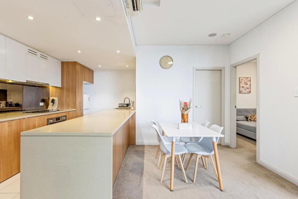 Charming & Peaceful - 2BR APT in Wentworth Point - Tap to explore photos