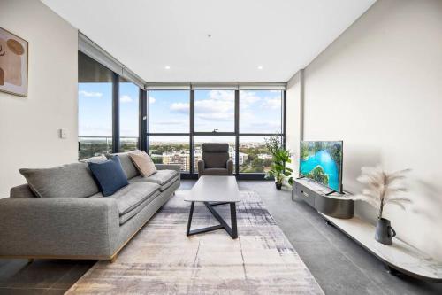 City&Bridge View 2 Bed+Study in Homebush - Tap to explore photos