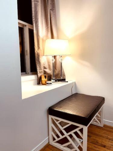 Vintage 2 bed 2 bath suite Distillery District - Tap to explore photos