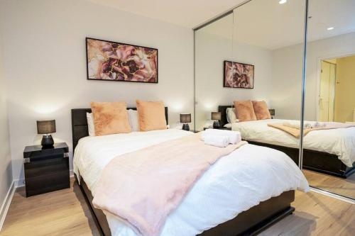 Luxe Haven - 42nd Floor Panoramic City Views - Tap to explore photos