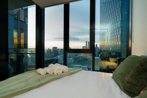 Luxe Haven - 42nd Floor Panoramic City Views