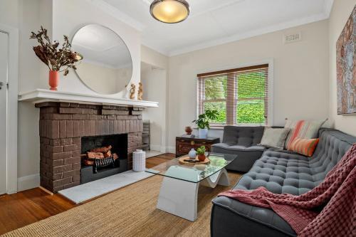 Albert Park Art Deco Gem Sleeps 5 Bevan 4 - Tap to explore photos