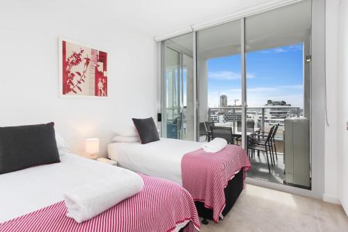 G1903S - Zetland Heights Sunset Vista - Tap to explore photos