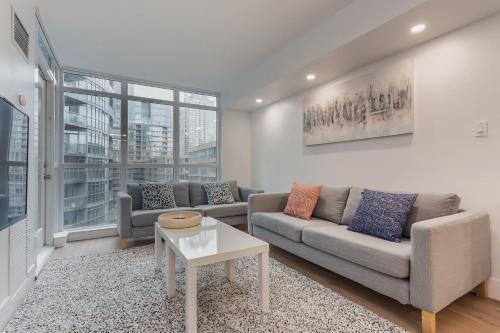 Cozy 2BR Close to CN Tower & Harbourfront - Tap to explore photos