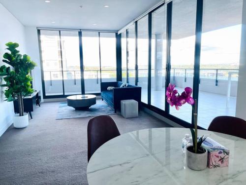 Stunning waterfront 3 bedroom condo with Pool, BBQ - Tap to explore photos