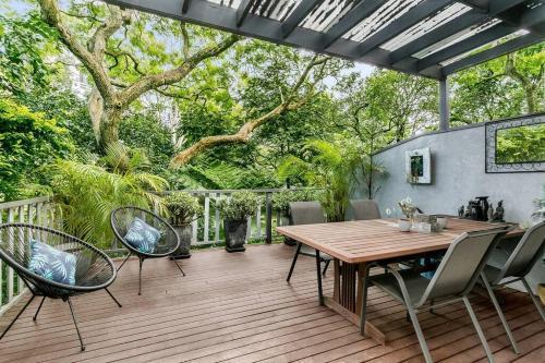 HOLDS - Beautiful Unit in Neutral Bay - Holdsworth St