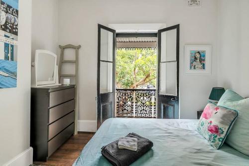 Ideal Location 3 bdr Paddo Terrace Parking & Pets - Tap to explore photos