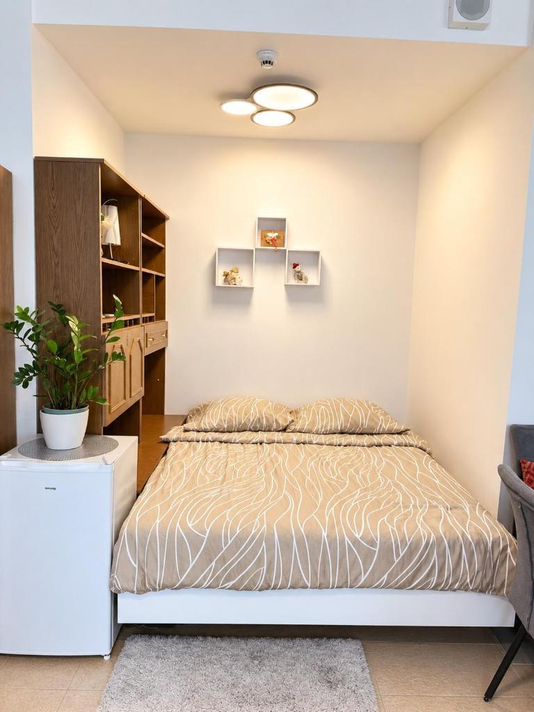 Free Parking - Green studio Apartment - private - ground floor - Near Center - Tap to explore photos