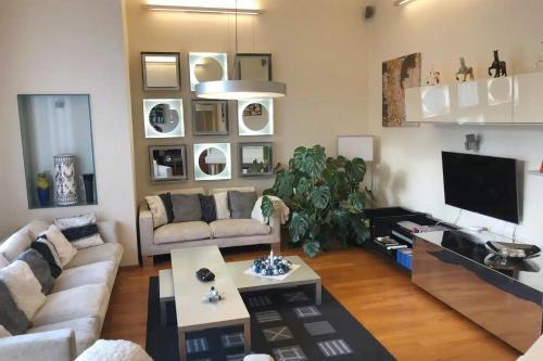 Huge luxury central Prague VILLA, 6 beds and baths, terraces, double garage - Tap to explore photos