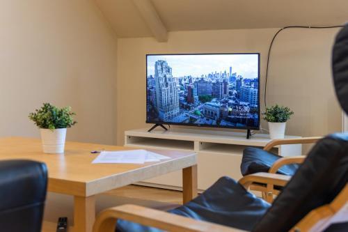 Prague Duplex 2BR Apart w. AC in New Town - Tap to explore photos