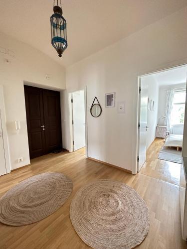 3BDR Bohemian style central flat with Balcony - Tap to explore photos