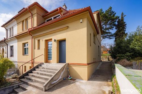 Family Friendly Spacious Two Floor B&B Prague
