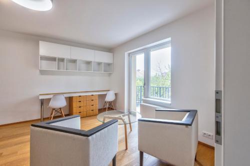 Family Friendly Spacious Two Floor B&B Prague - Tap to explore photos