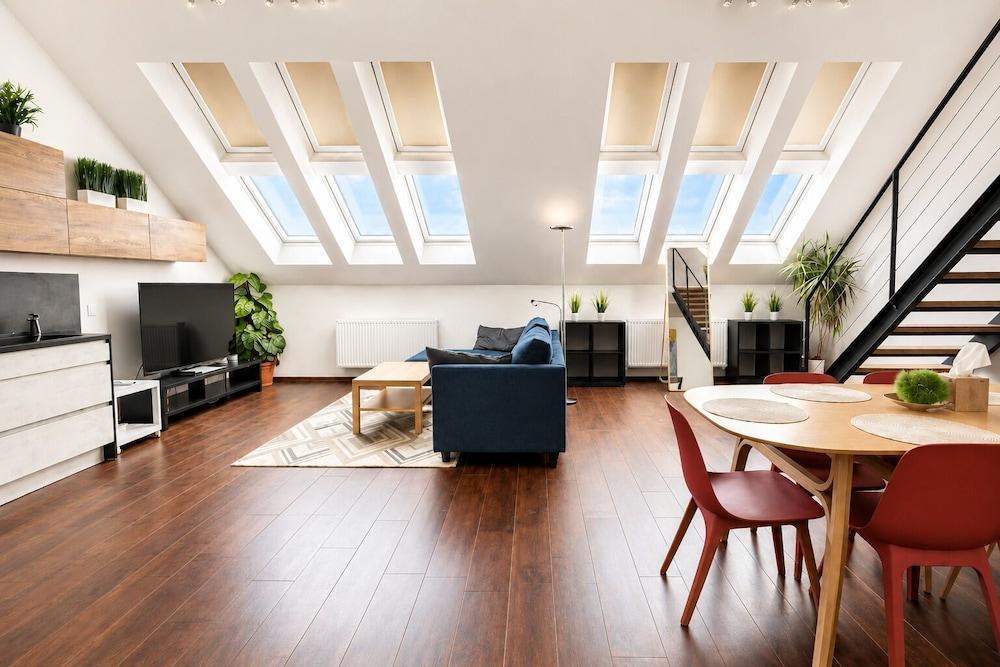 Loft Jecna 43 Prague Room Type - Luxury Apartment, Lanai, City View