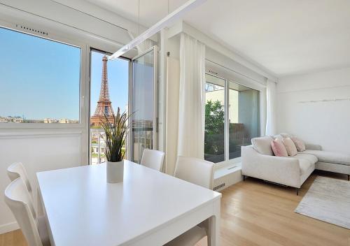 Magical Modern Apartment Eiffel Tower, Paris The Million Dollar View - Tap to explore photos