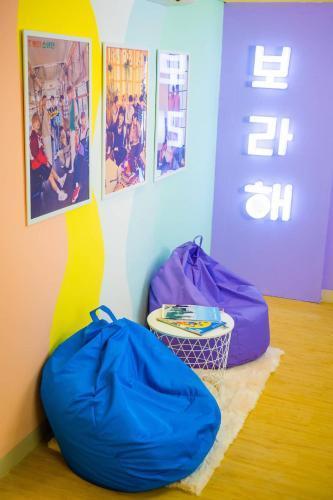 Army’s Nest ~ Sarang army KPOP Style Studio Loft - Tap to explore photos