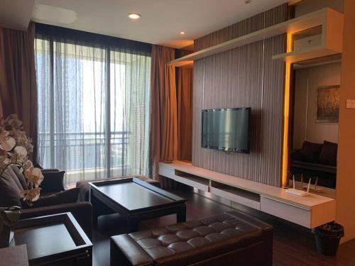 2br- Central Park Residence Alaina Tower Floor 29 - Tap to explore photos