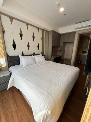 Gold coast amsterdam 1Br netflix sofabed - Tap to explore photos