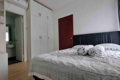 City Central Sudirman Modern Homey Comfy 3BR - Tap to explore photos