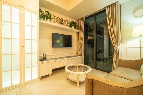 Luxury & Bright 2BR Chianti Tower Mall Access - Tap to explore photos