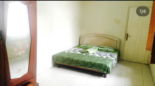 Rumah Kost 10 Gambir Room Type - Double Room with Shared Bathroom