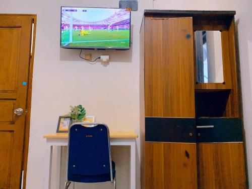 Guest House Natasya Priok by Nusalink - Tap to explore photos