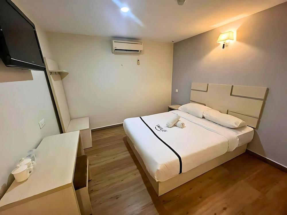 SEEDS HOTEL CHERAS MALURI - Tap to explore photos