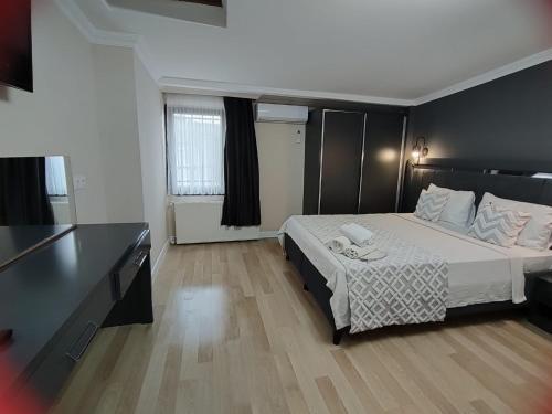 mars hotel Room Type - Family Suite
