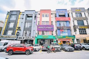 Swing & Pillows - KL Sri Petaling