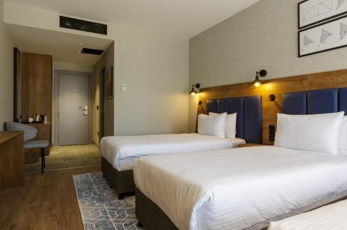 Ramada Encore by Wyndham Istanbul Arnavutkoy - Tap to explore photos