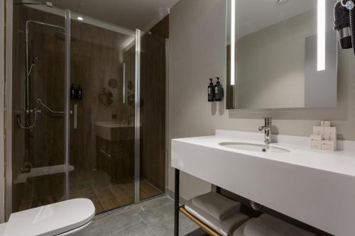 Ramada Encore by Wyndham Istanbul Arnavutkoy - Tap to explore photos