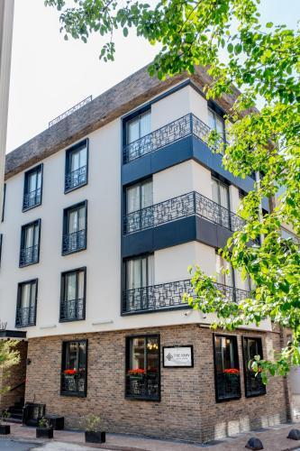 The Row Suites Taksim - Tap to explore photos
