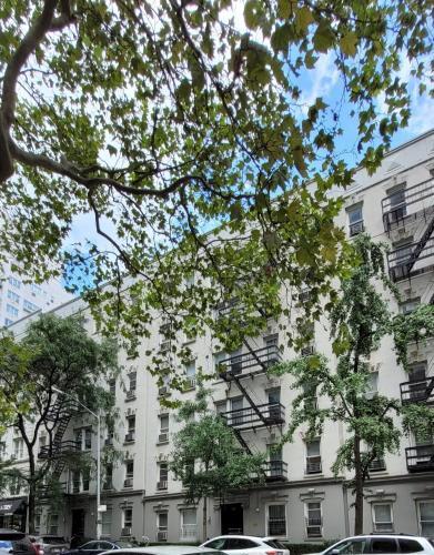 Manhattan Stylish Studio in the Upper East Side - Tap to explore photos
