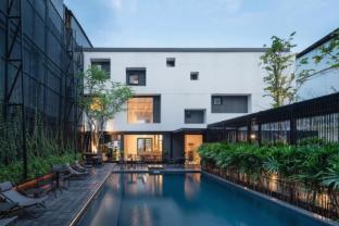 Lilit Bang Lumphu Hotel - Close To Khao San Road - Tap to explore photos