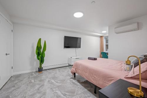 Upper East Side Luxury 3BR 2B 1700 square feet - Tap to explore photos