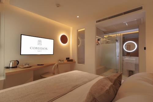 CORRIDOR 2407 Room Type - Premium Room with Soaking Tub
