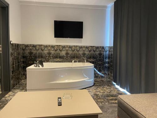 CK PALACE Hotel Room Type - Deluxe Suite with Spa Bath CK PALACE Hotel Room Type - Deluxe Suite with Spa Bath