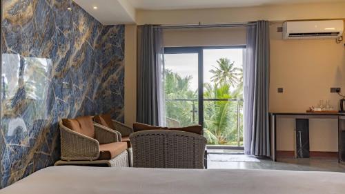 AIG GRAND HOTEL FUVAHMULAH - Tap to explore photos